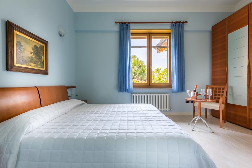 Torre Degli Ulivi Bed & Breakfast Tignale Exterior photo