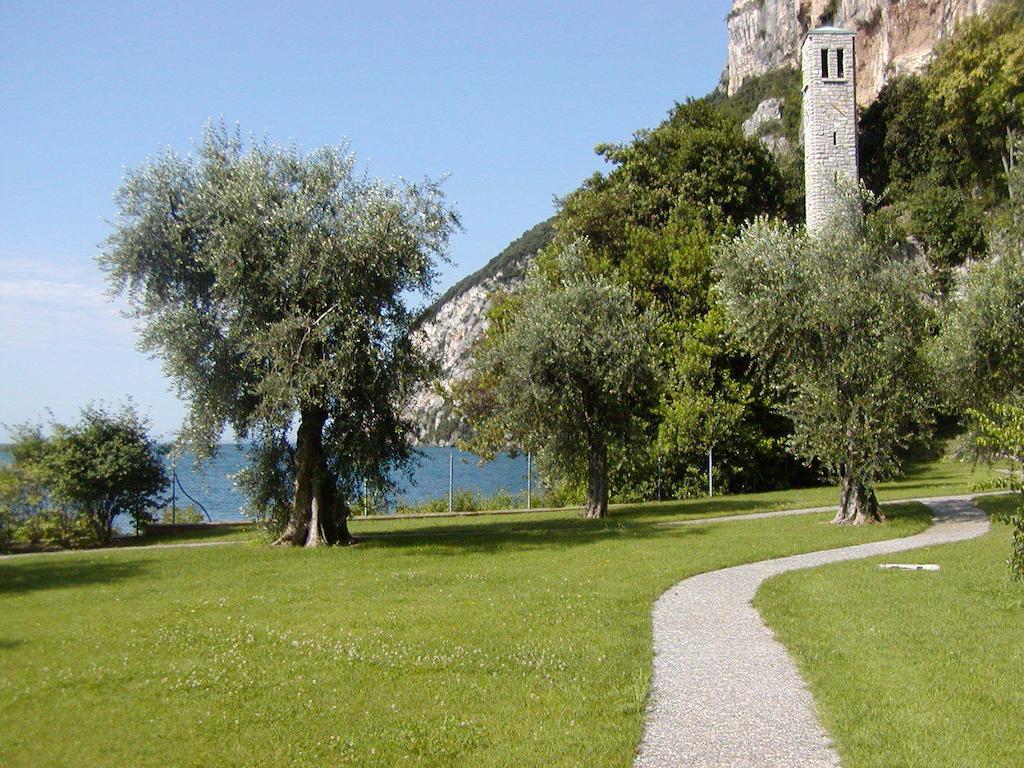 Torre Degli Ulivi Bed & Breakfast Tignale Exterior photo