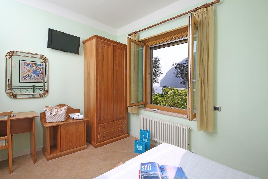 Torre Degli Ulivi Bed & Breakfast Tignale Exterior photo